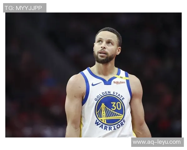 老队友重聚李凯尔赛后与库里追梦小佩顿温情互动展现深厚情谊 老队友重聚李凯尔赛后与库里追梦小佩顿温情互动展现深厚情谊