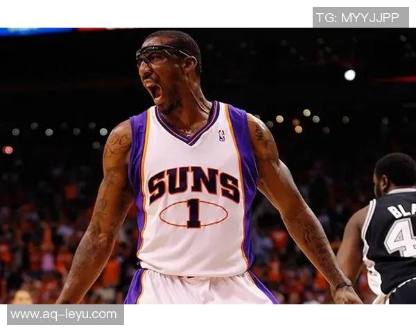 小斯重返赛场展现壮实身材太阳揭幕战再现昔日小霸王风采 小斯重返赛场展现壮实身材太阳揭幕战再现昔日小霸王风采