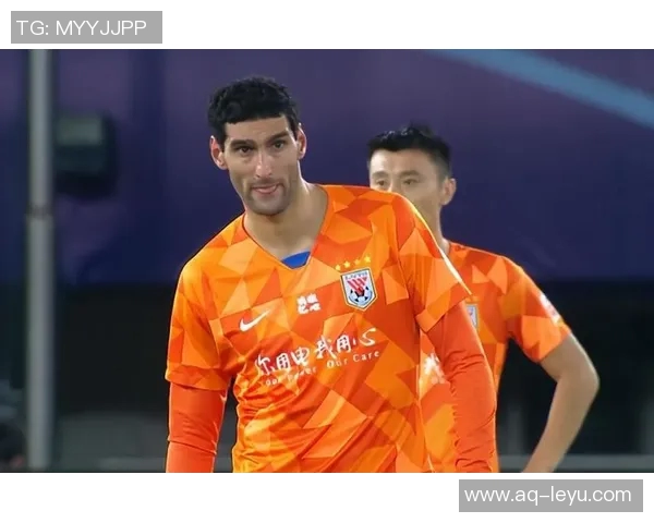 袁甲评艾堃蓉城第一球争议与费莱尼事件惊人相似引发热议